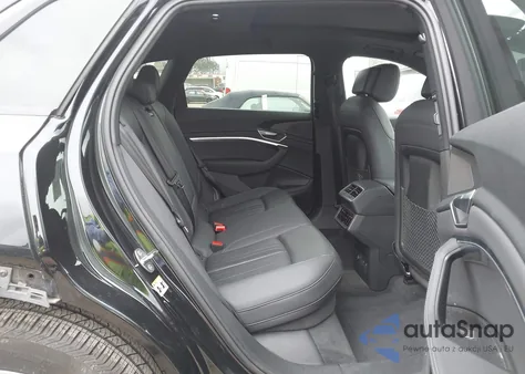 2022 Audi E-Tron Premium Plus Quattro z USA, uszkodzony, nr VIN WA1LAAGE8NB008693